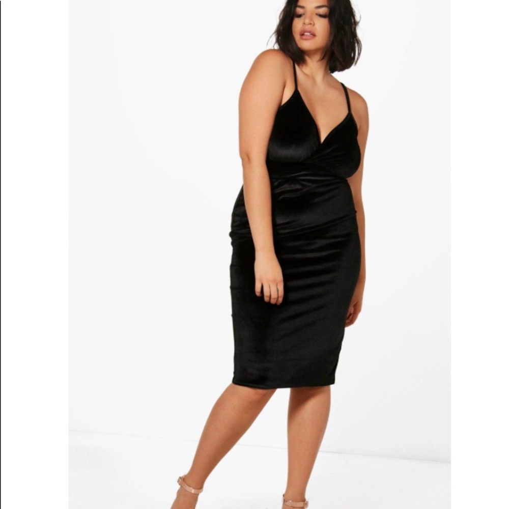 NWT Boohoo Plus Midi Velvet Dress
